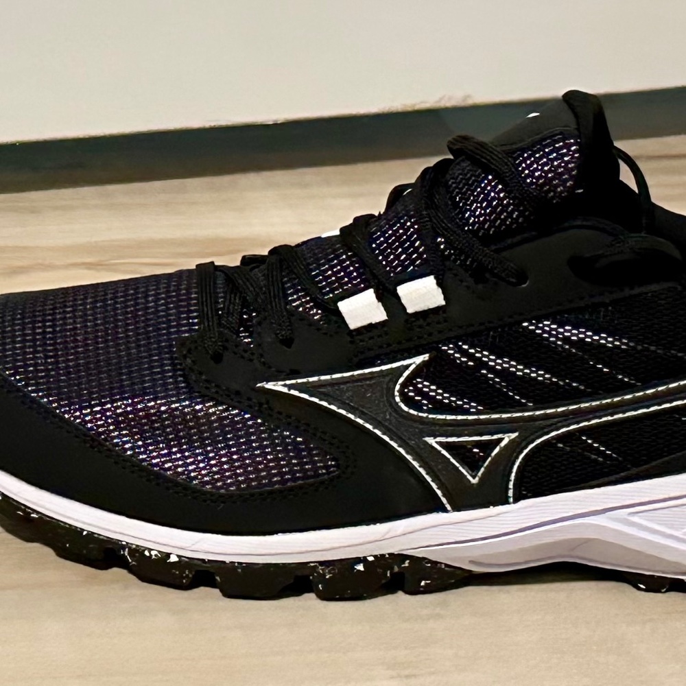 New Mizuno Women's Dominant All-Surface Turf Softball Size 12 Shoes